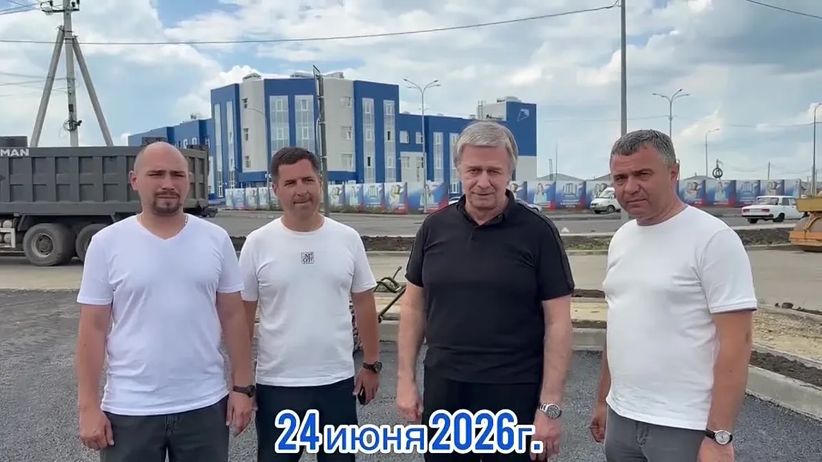 В Михайловске завершают благоустройство у новой поликлиники на Севрюкова