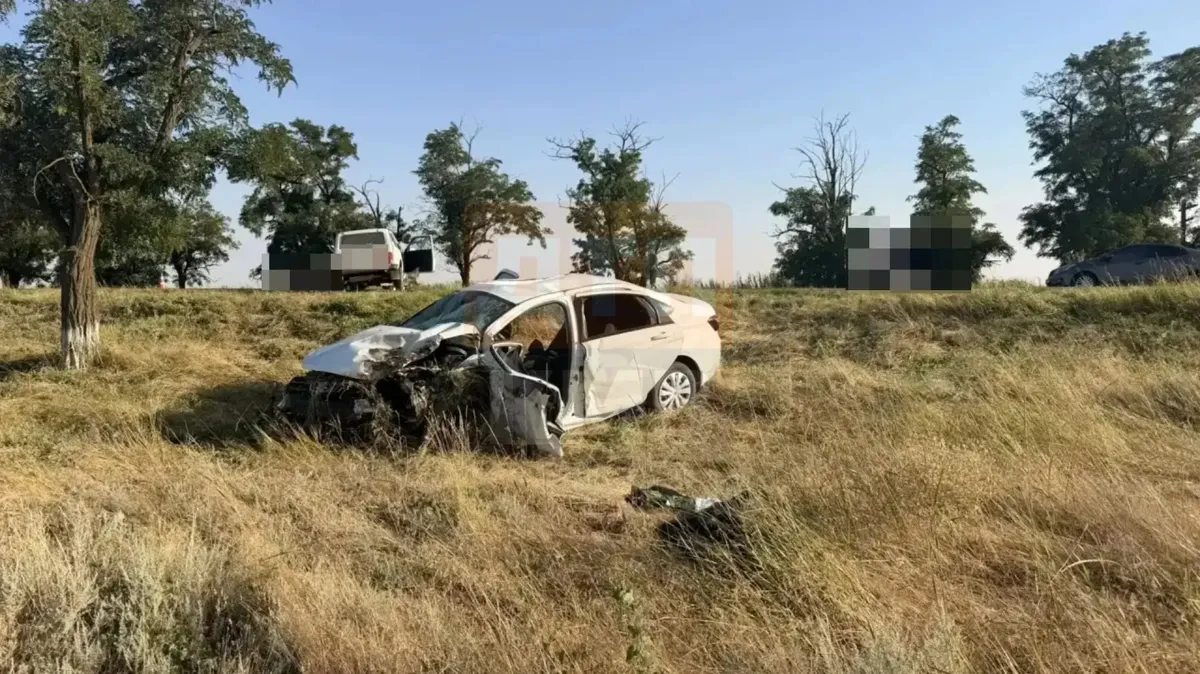 В Левокумском округе в ДТП на трассе погиб водитель, пострадали трое