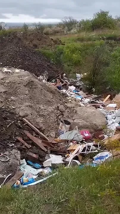 В Невинномысске у базы отдыха «Маяк» обнаружили несанкционированную свалку