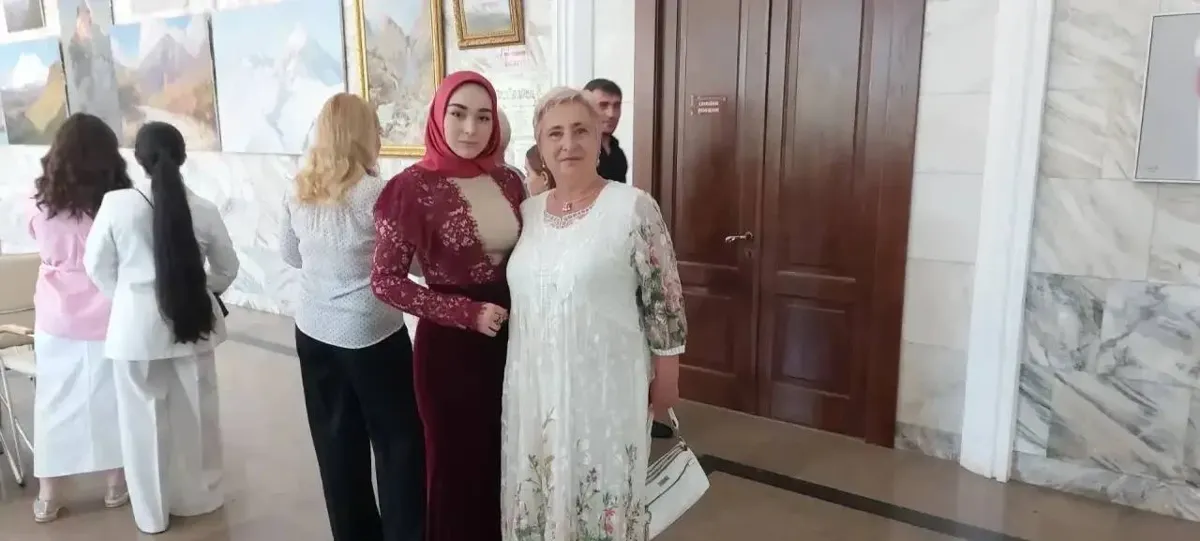 16-летняя художница из Кисловодска показала новые работы на вернисаже