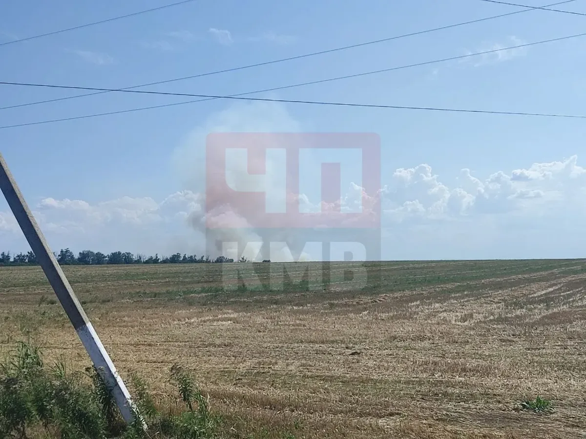 Под Георгиевском между Урухской и Шаумяновским горит стерня в поле