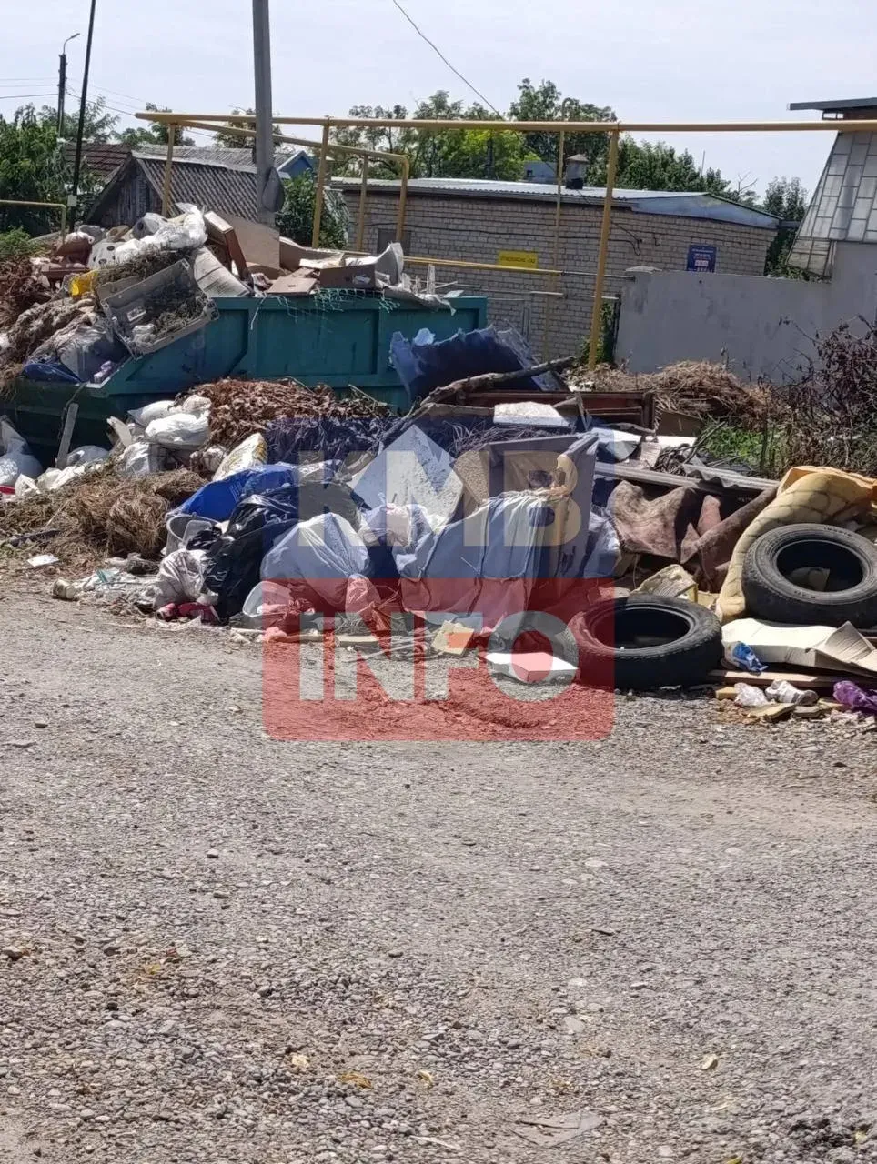 В Георгиевске на Кирова-Матросова три месяца не вывозят свалку