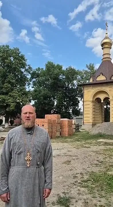 В Новопавловске на стройплощадку собора Петра и Павла привезли кирпич