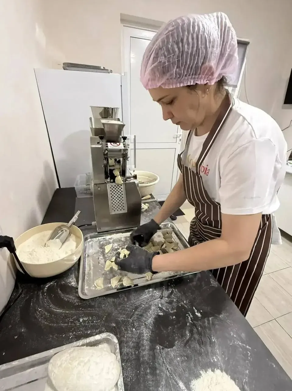 В Новопавловске жена участника СВО открыла производство пельменей по соцконтракту