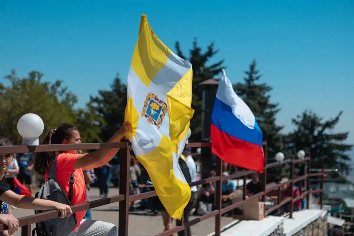 В Пятигорске на Машуке прошёл забег в День Государственного флага