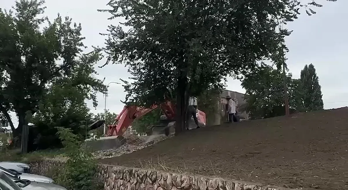 В Пятигорске на мосту завершают подпорную стенку и готовятся укладывать асфальт