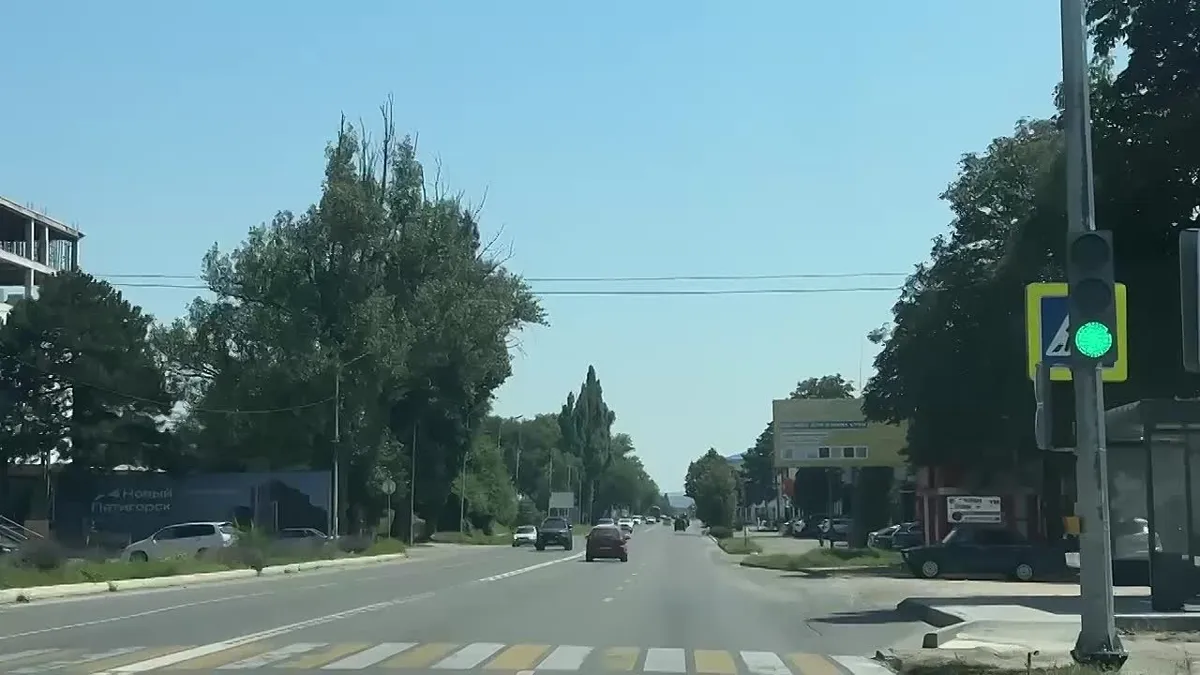 В Пятигорске на улице Ермолова установили три светофора с кнопкой вызова