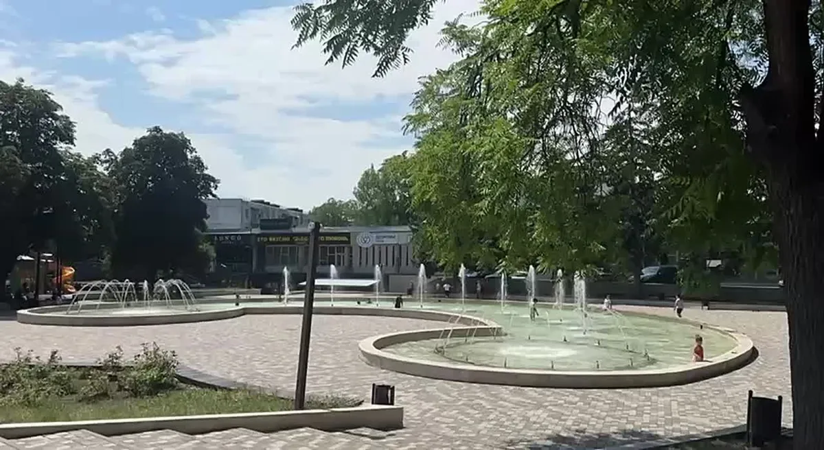 В Пятигорске после гарантийного ремонта восстановили чашу фонтана в сквере Подкова