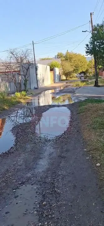 В Пятигорске вторую неделю течёт вода по переулку Островского
