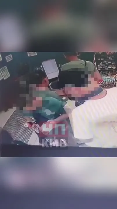 В Ставрополе двое мужчин напали на продавцов магазина и похитили алкоголь