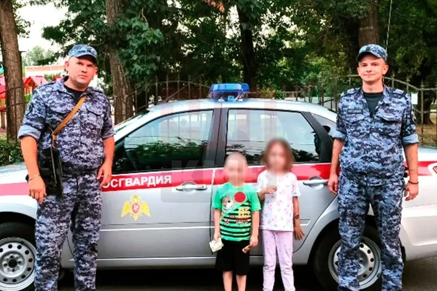 В Зеленокумске росгвардейцы помогли потерявшимся детям найти мать