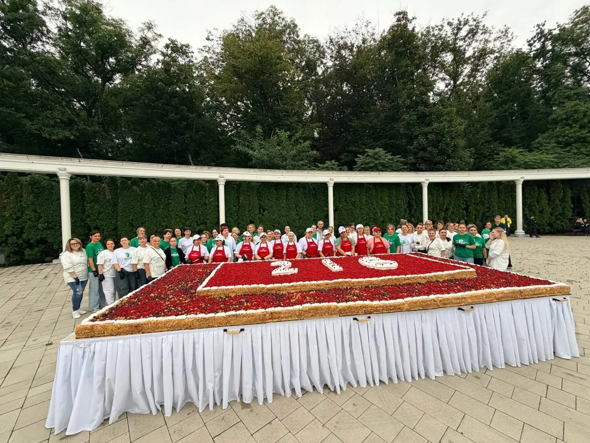 В Железноводске на День города испекли торт весом более 3 тонн