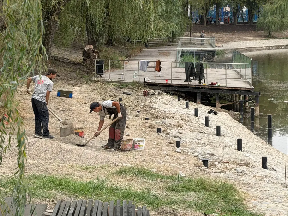 В Железноводске в парке Говорухина обустроили детскую площадку «Робинзон Крузо»