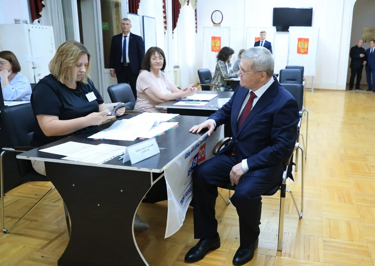 Полпред Чайка проголосовал в Пятигорске на выборах