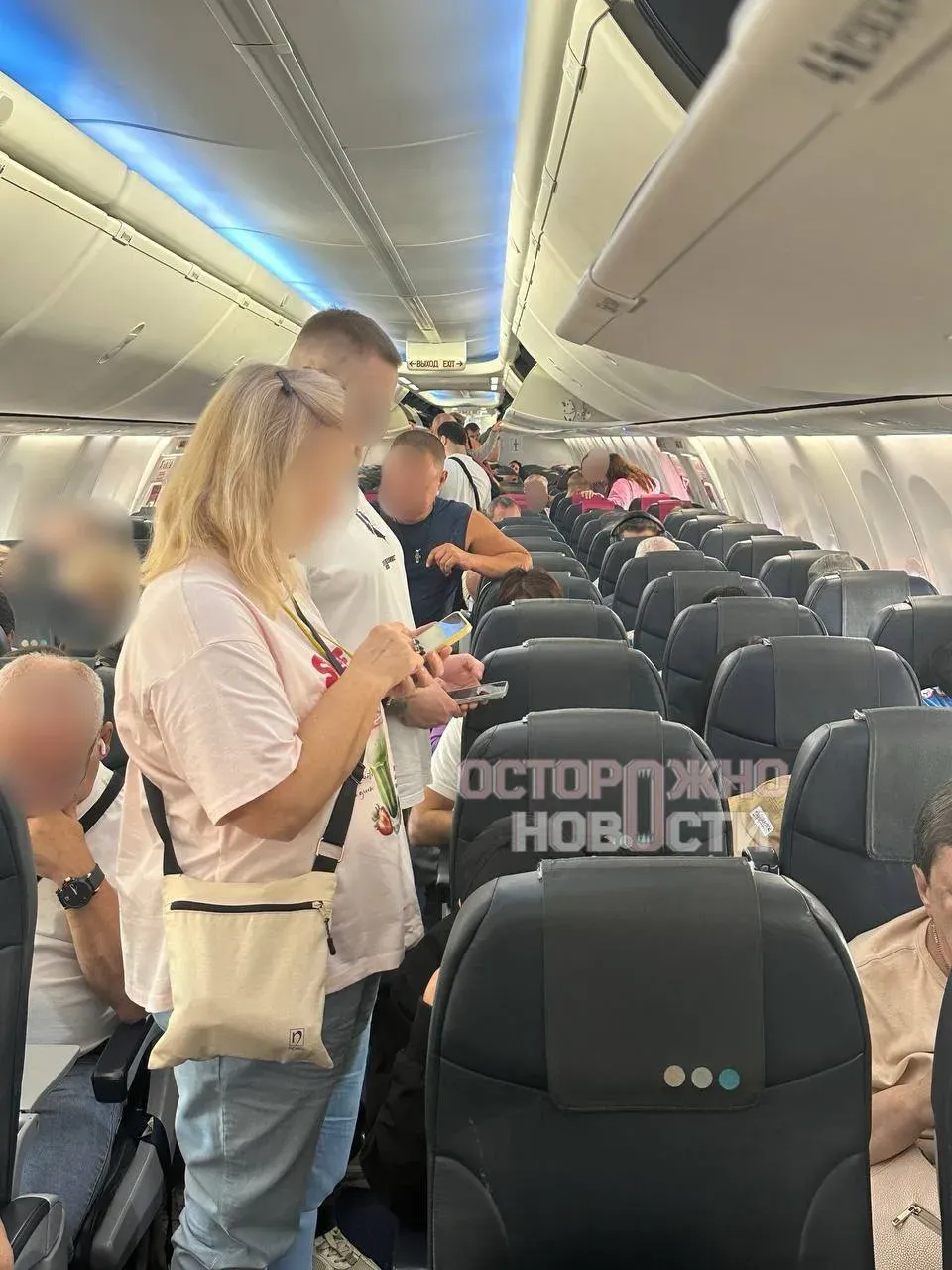 Рейс Москва — Анталья экстренно сел в Минводах, пассажиров не выпускают из самолёта