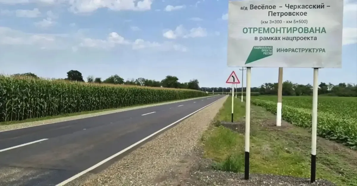 В Кочубеевском округе отремонтировали 2 км дороги между Веселым и Черкасским