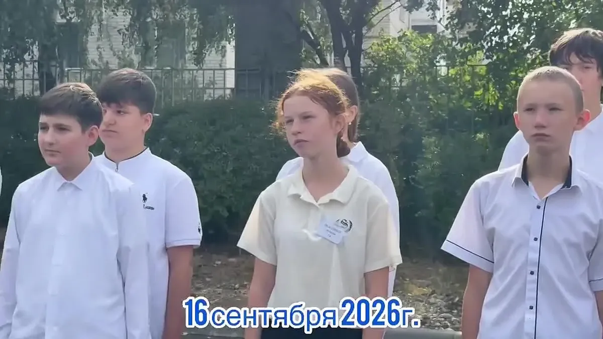 В Михайловске после капремонта школы № 3 открыли спортплощадку с тренажёрами