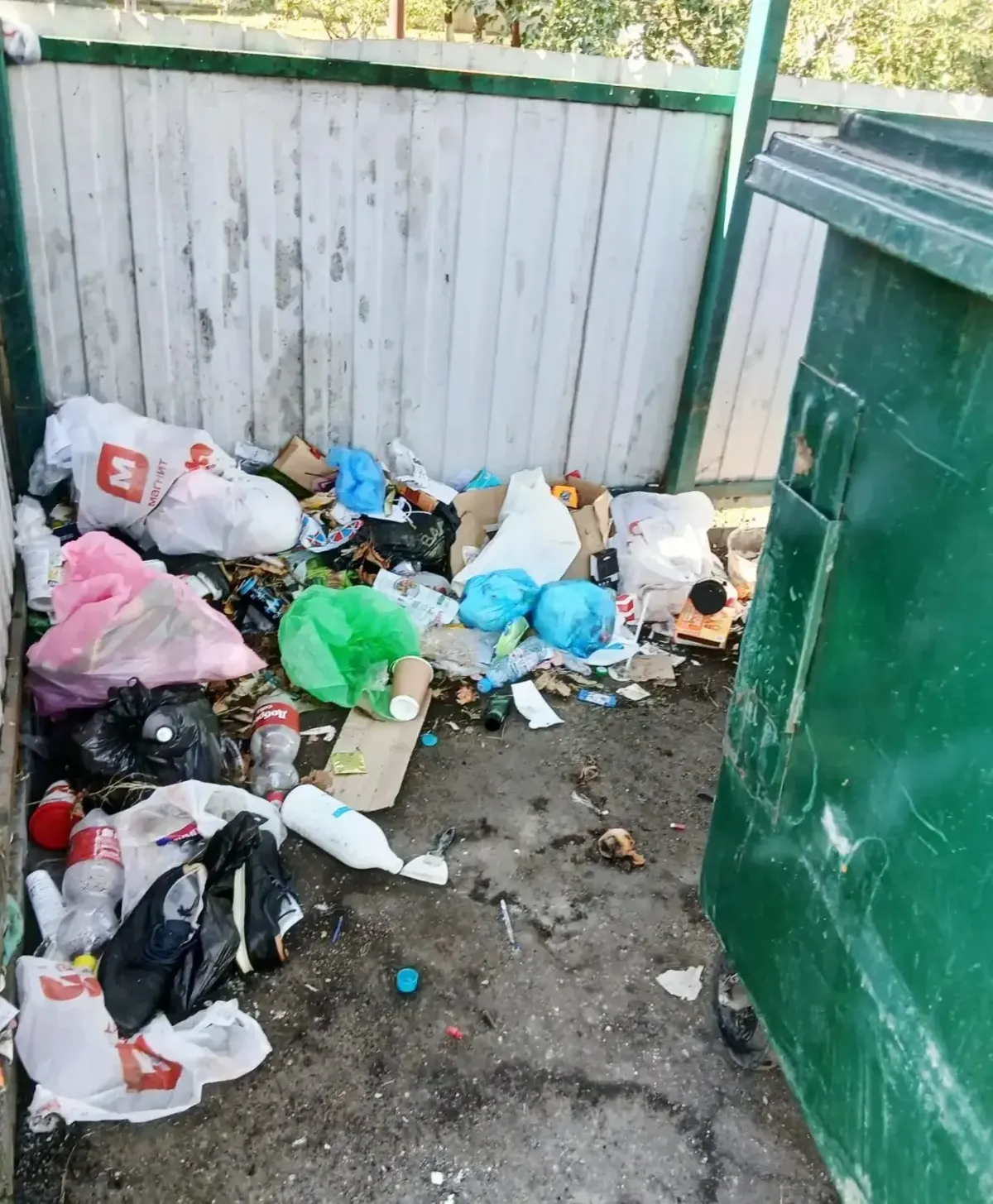 В Минеральных Водах коммунальщики убрали десятки контейнерных площадок