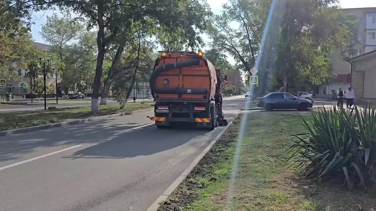 В Минеральных Водах убирают проспект Карла Маркса