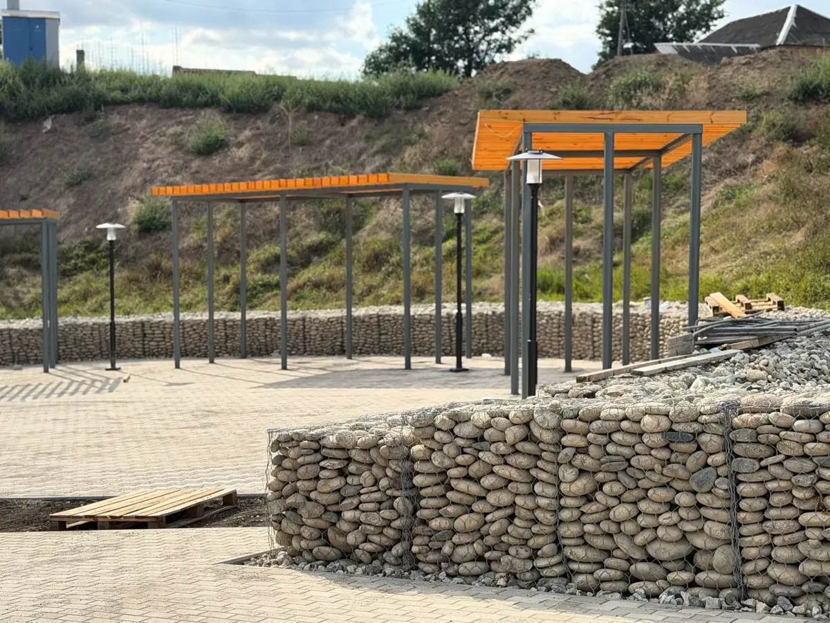 В Новопавловске благоустраивают спуск в парк «Кура»