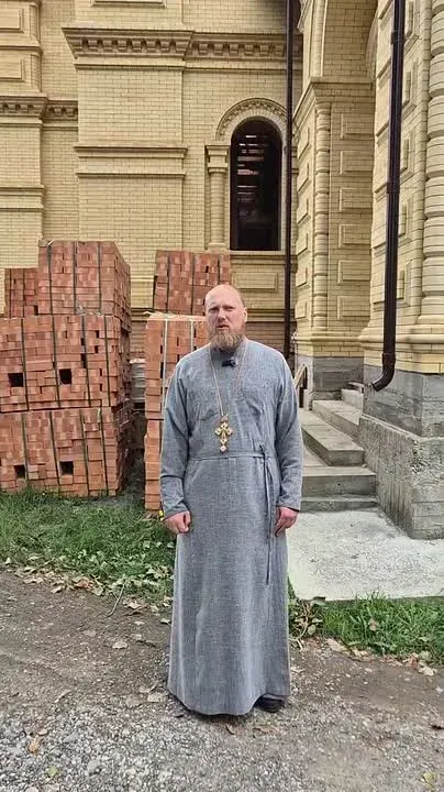 В Новопавловске на стройплощадку собора Петра и Павла привезли кирпич