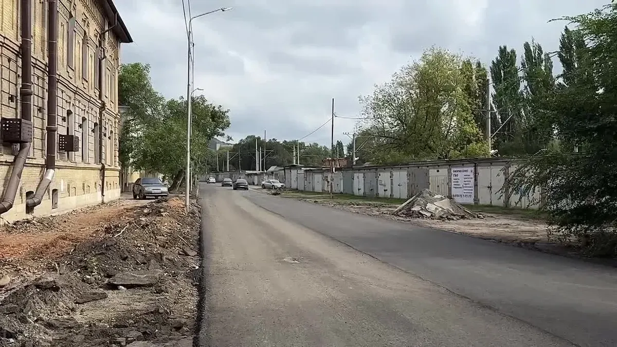 В Пятигорске на улице Козлова уложили нижний слой асфальта