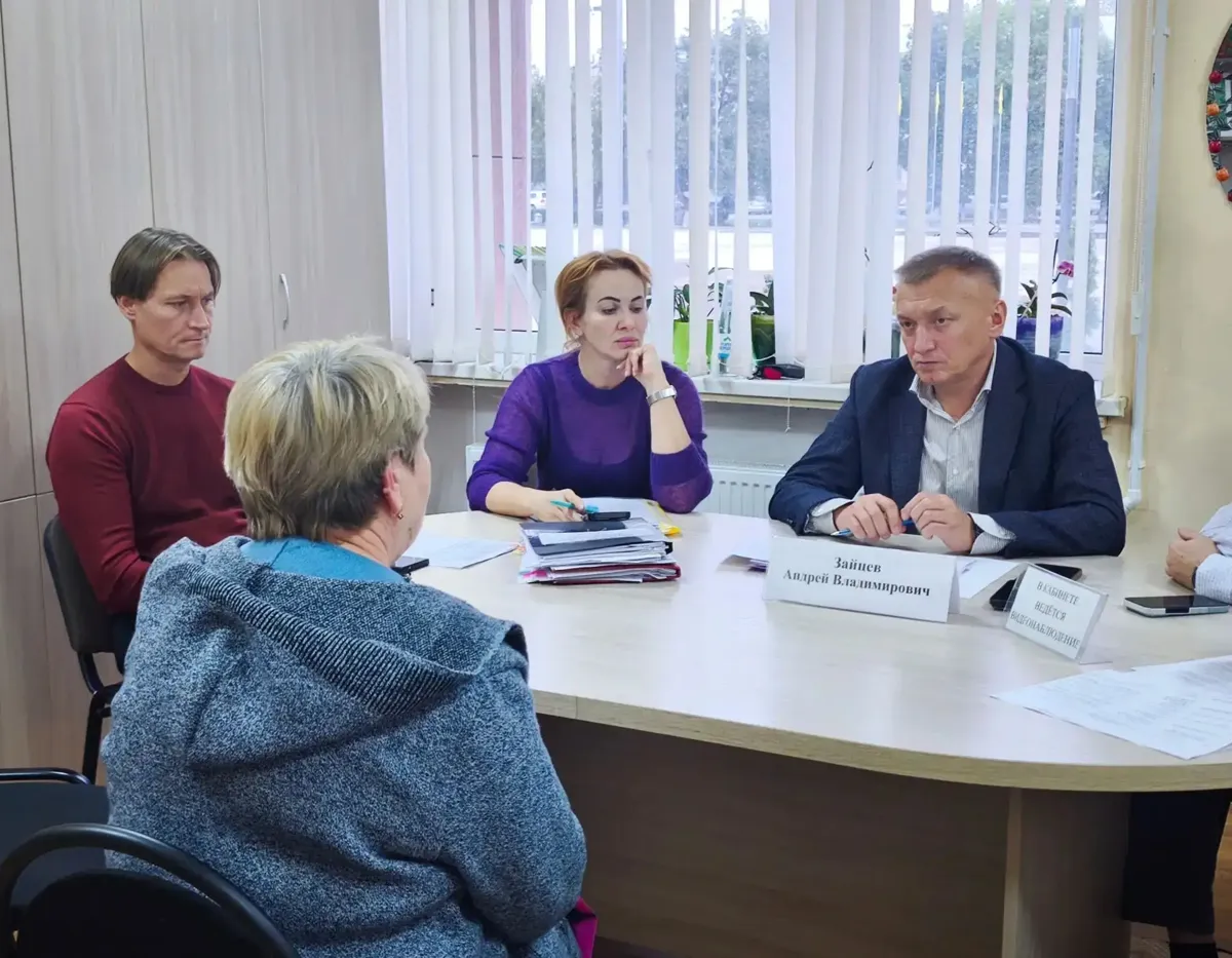 Глава Георгиевского округа провёл приём граждан: дороги, аварийное жильё, тишина
