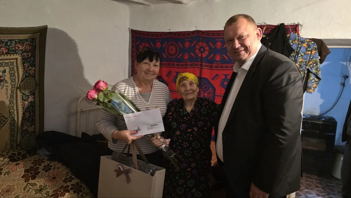 Глава поздравил 98-летнюю труженицу тыла из станицы Суворовской