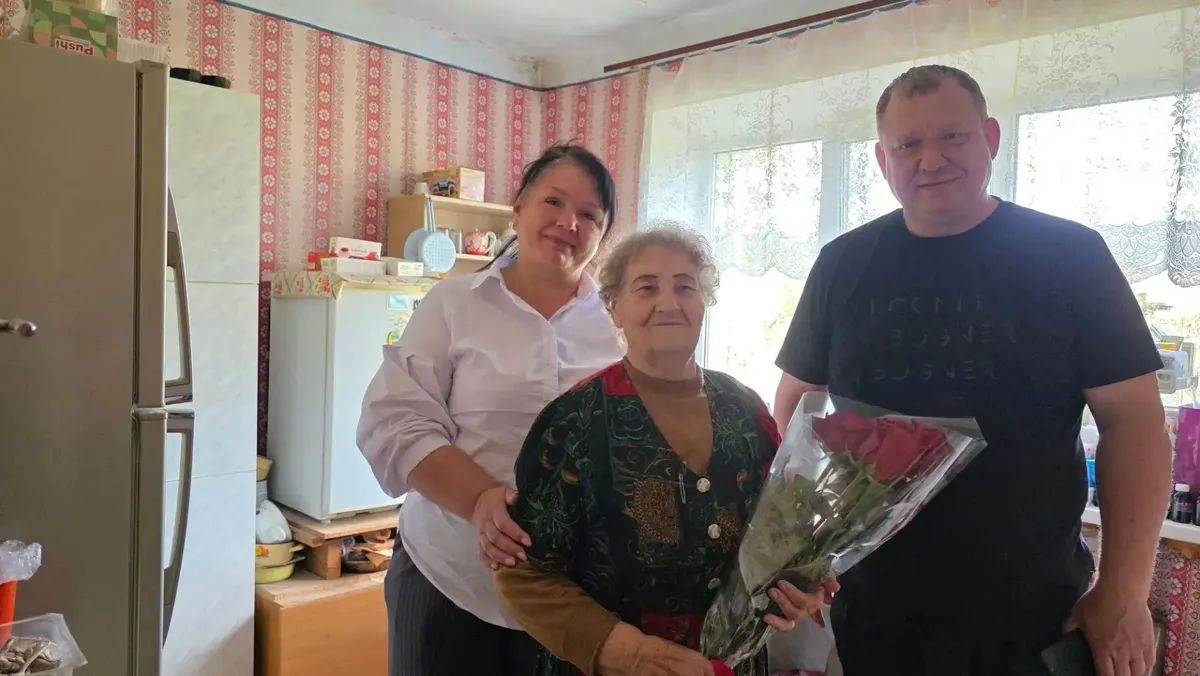 Глава Предгорного округа поздравил с 85-летием жительницу Нежинского