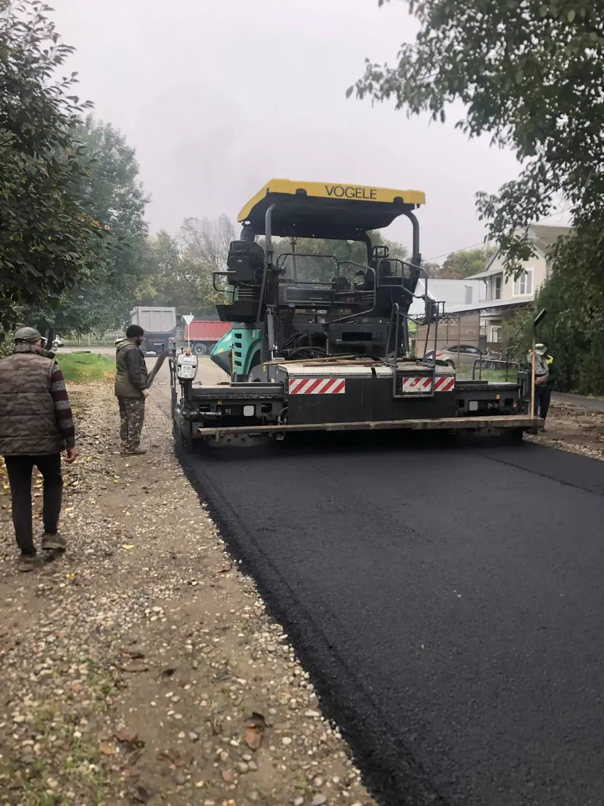 На улице Мира приступили к укладке асфальта