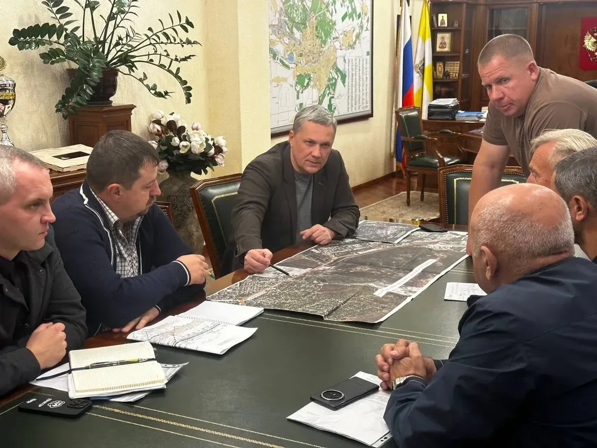 Провёл совещания с представителями подрядных организаций