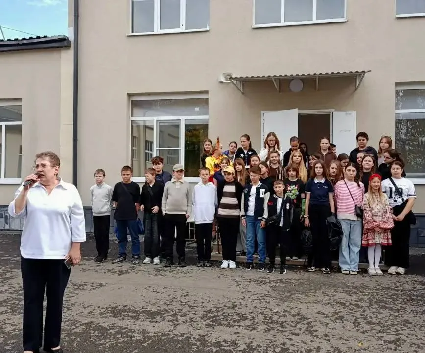 Сегодня в 15 школе прошла благотворительная ярмарка, посвящённая Году единства народов России!