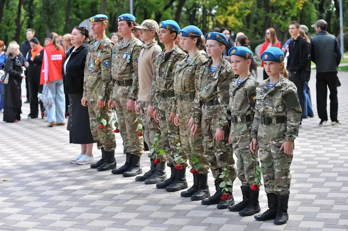 Сегодня в Парке Победы у Вечного огня прошло памятное мероприятие, посвящённое Битве за Кавказ