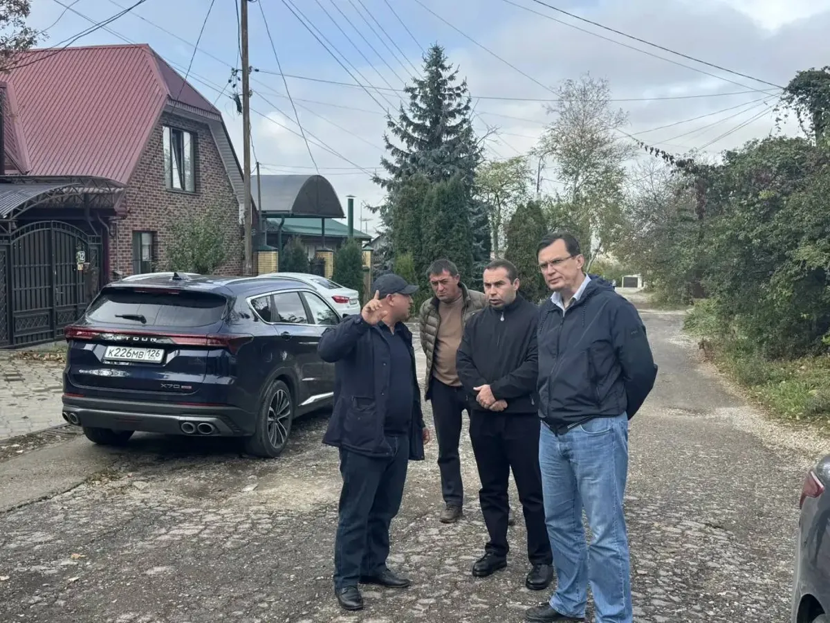 Сегодня встретился с подрядной организацией, которая в ближайшее время приступит к ремонту улицы Минеральной