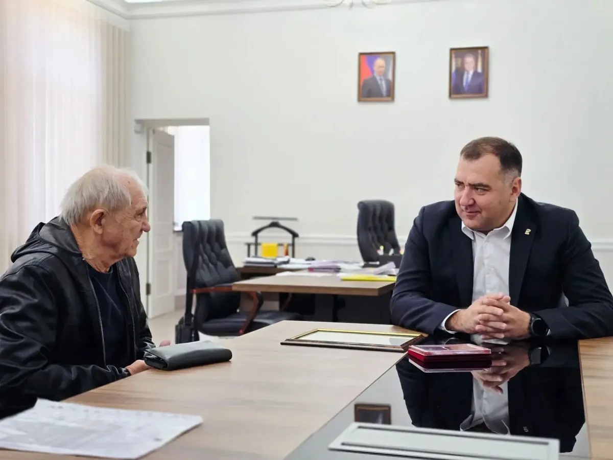 Утро понедельника началось с приятных событий