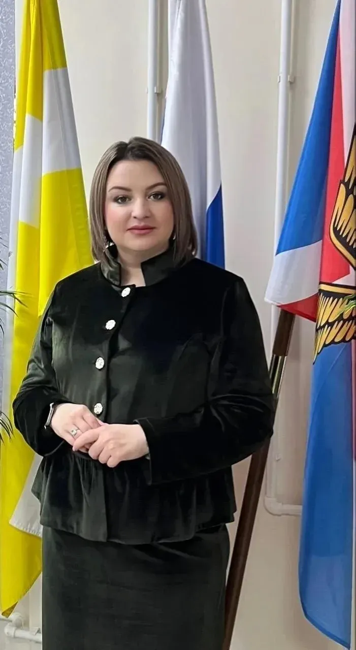 В Ессентуках день рождения отмечает директор школы № 4 Людмила Губина