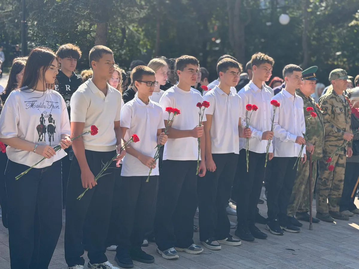 В Иноземцево почтили память героев битвы за Кавказ у мемориала «Вечный огонь»