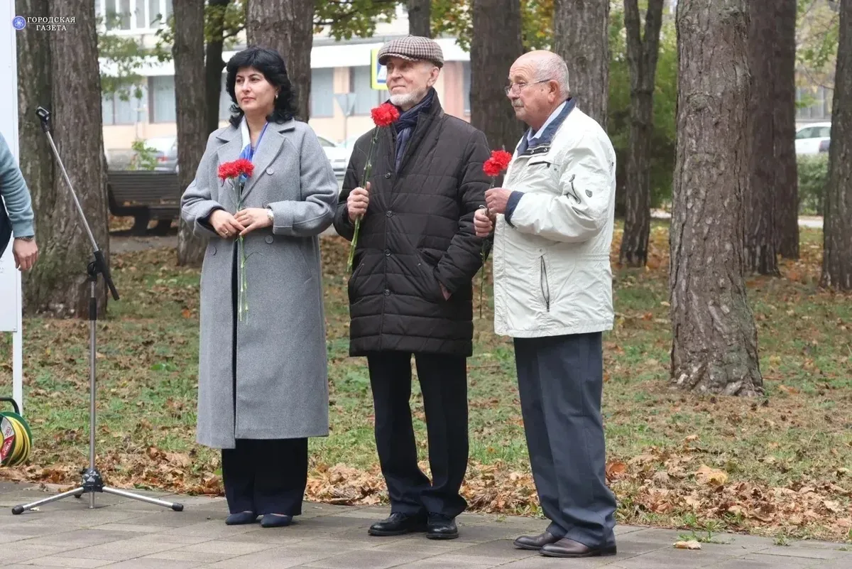 В Лермонтове у памятника шахтёрам провели вахту памяти фестиваля «Поющий источник»