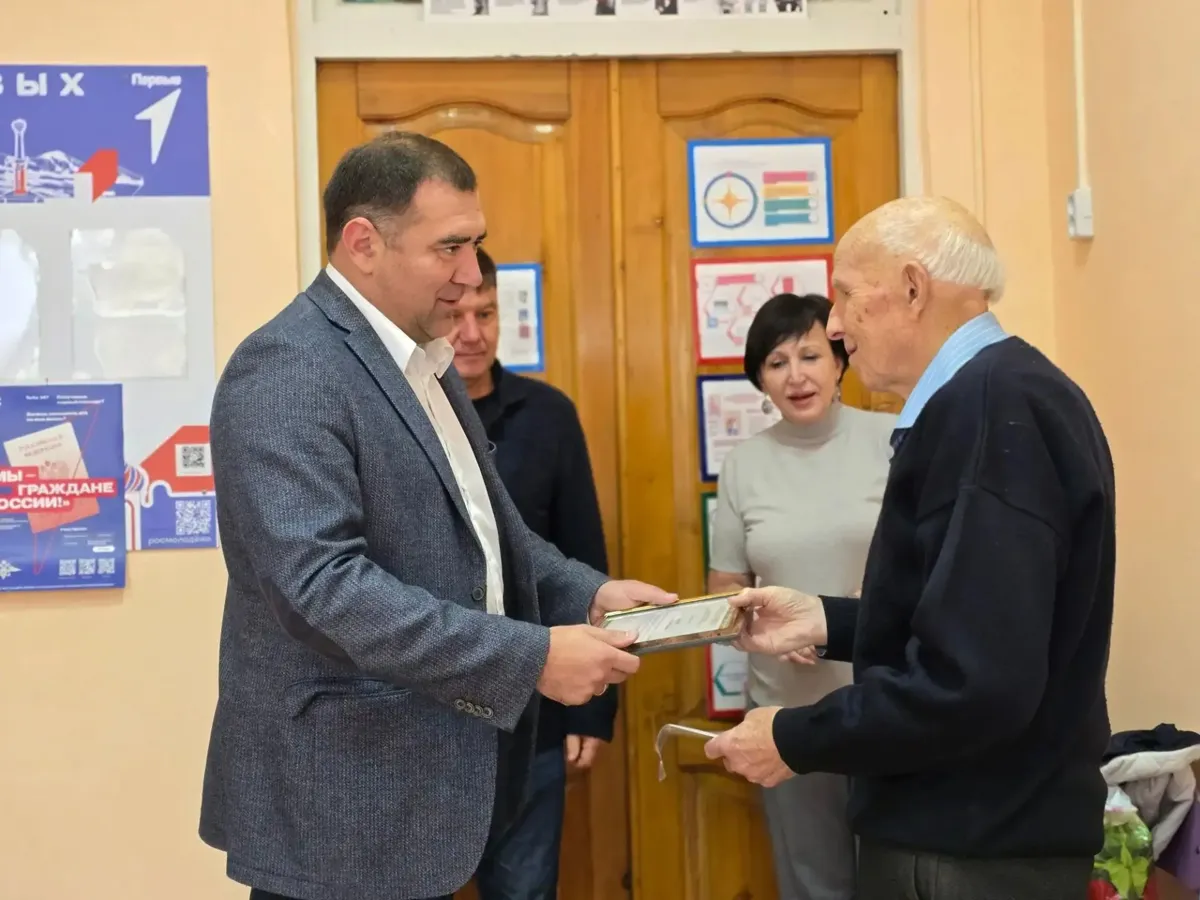 В Минеральных Водах 90-летие отметил сотрудник гимназии № 103 Геннадий Каргин