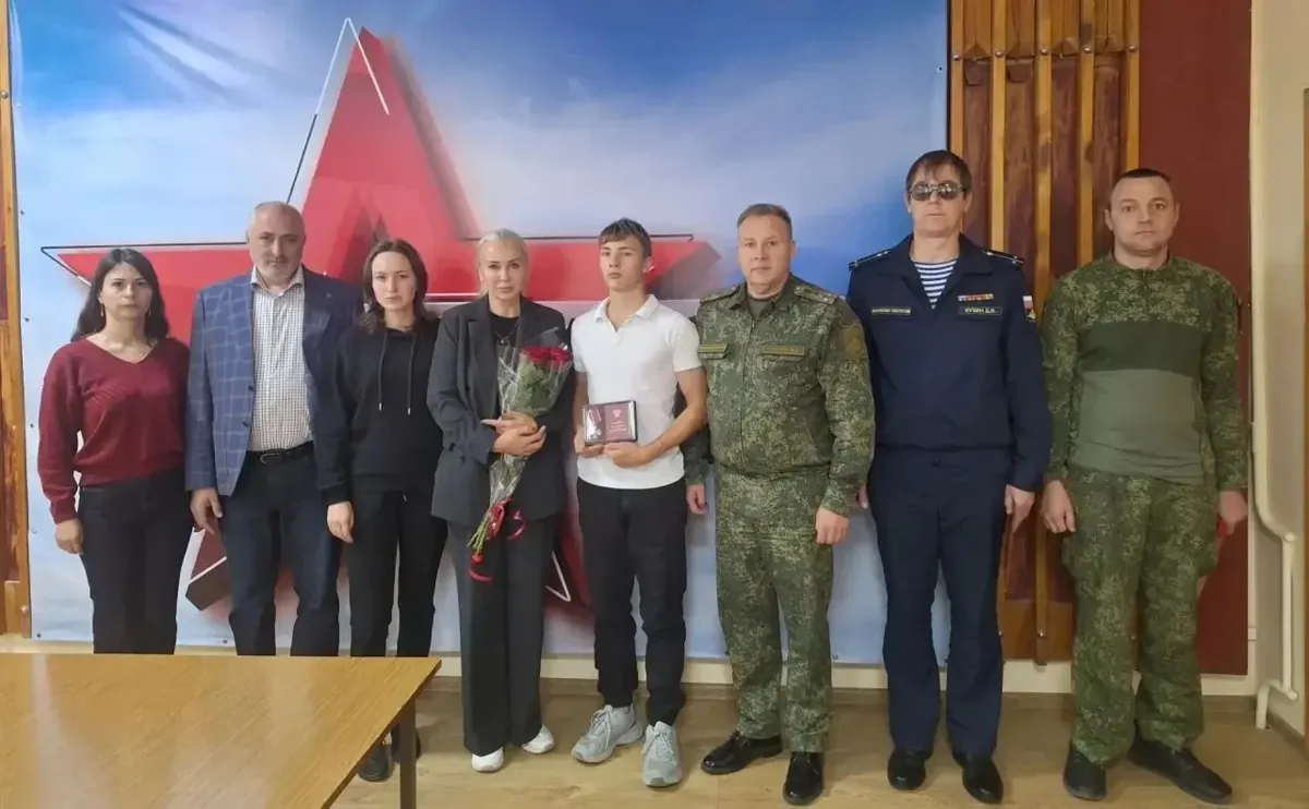 В Предгорном округе семье погибшего подполковника Соболева вручили орден Мужества