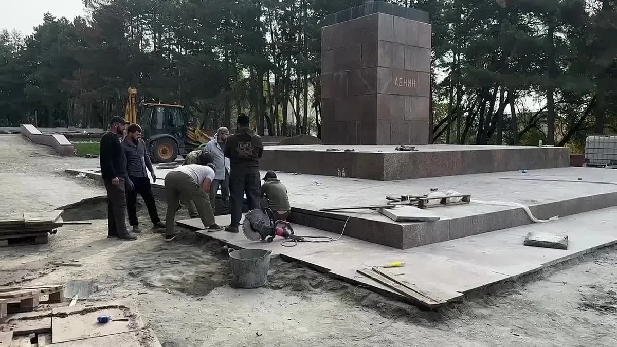 В Пятигорске продолжают ремонт дорог на площади Ленина и у Верхнего рынка