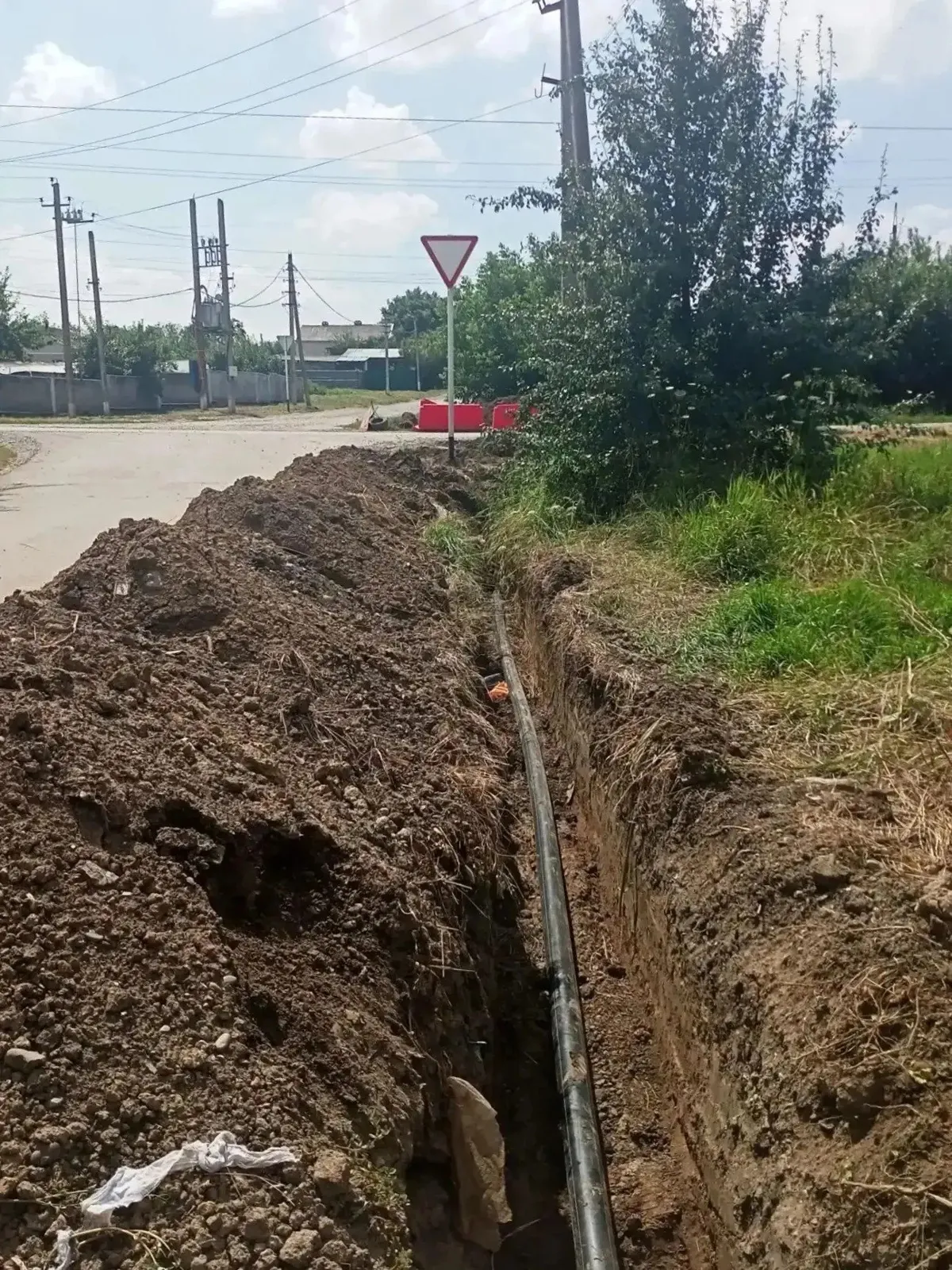 В селе Донском завершают замену участка изношенного водопровода