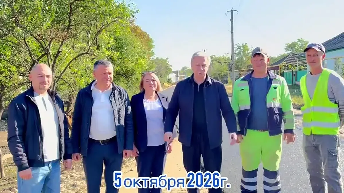 В селе Казинка Михайловского округа укладывают дорожное полотно