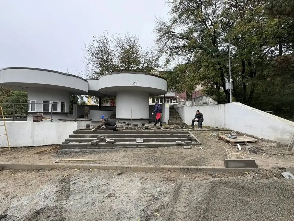 В Железноводске начали ремонт остановки «Улица Чапаева»