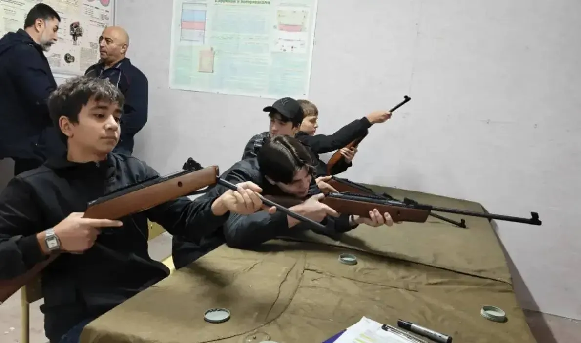 Военные сборы для учащихся восьмых классов впервые стартовали в Кисловодске
