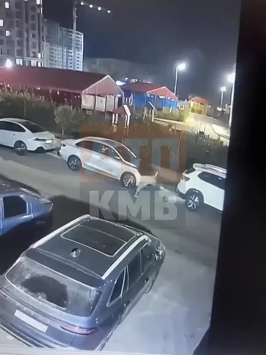 Врезался в новое авто и скрылся: ДТП с самокатом в Ставрополе