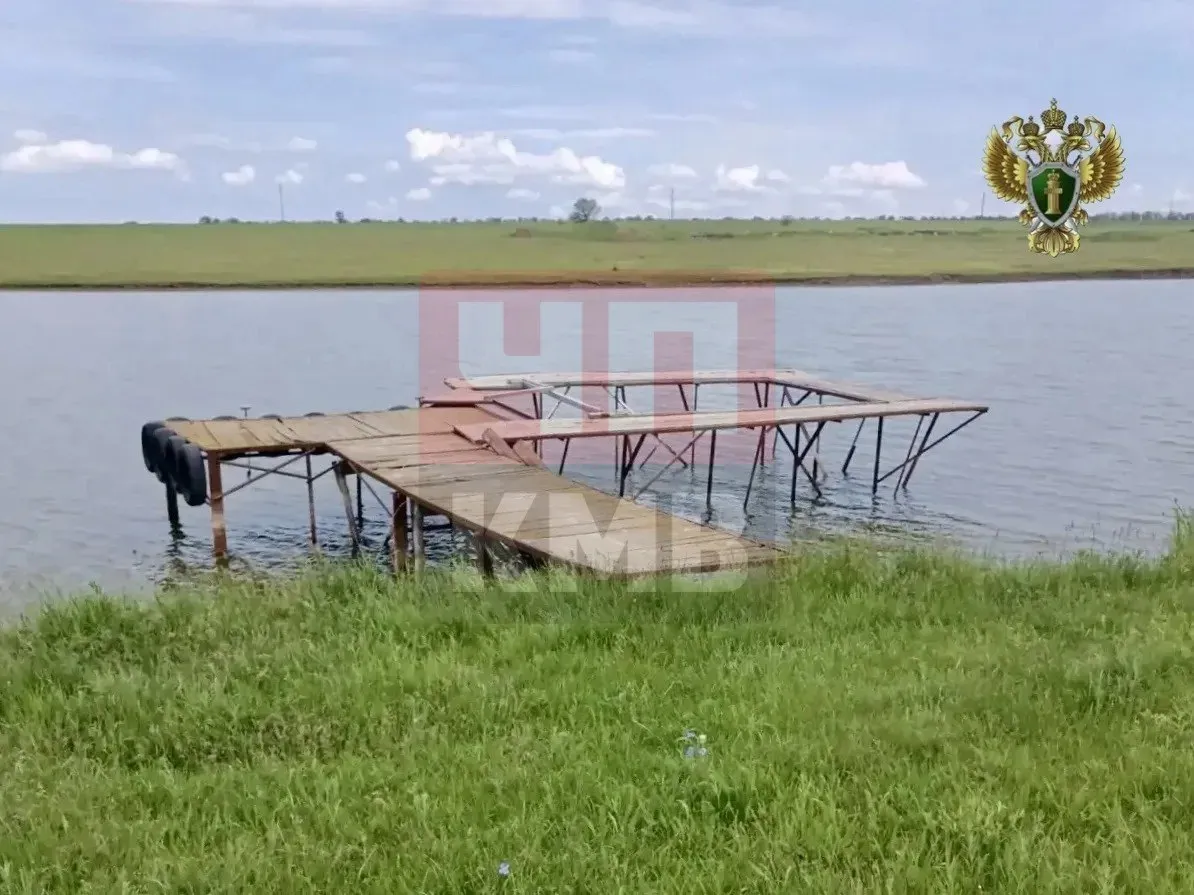 Забор ушёл в пруд: на Ставрополье снесли лагерь для скота