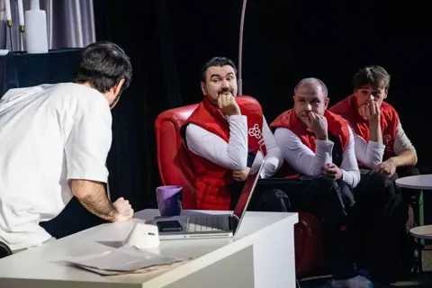 Спектакль «Получите! Распишитесь!»
