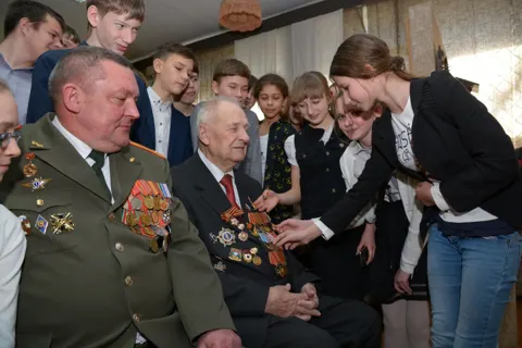 Ткачевы - дед и внук. Приемственность поколений