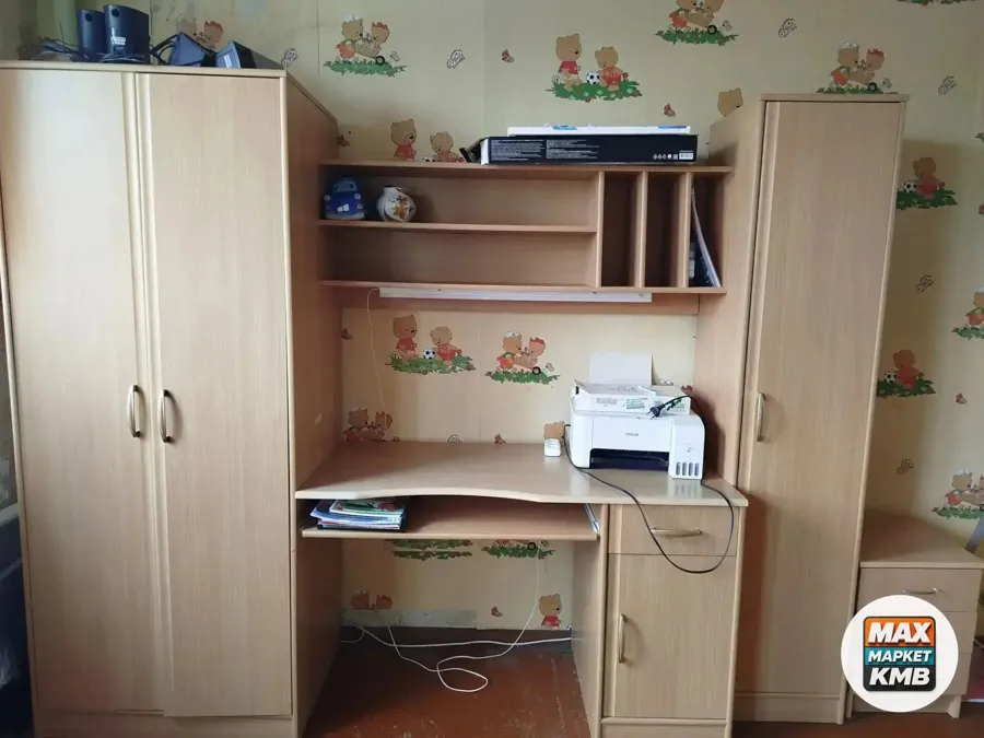 Детская стенка, кровать, тумбочка